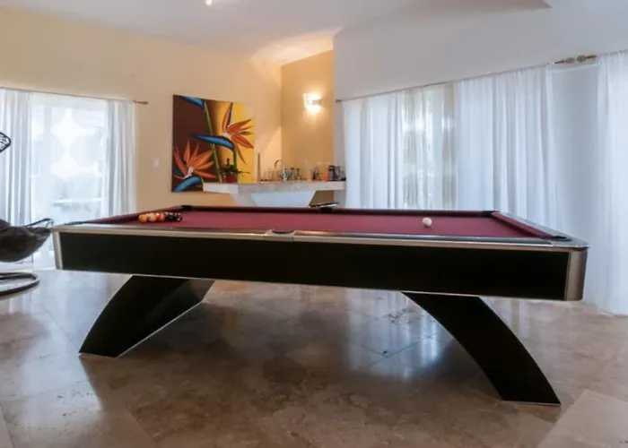 Spacious 6br Bay-side Waterfront Villa *