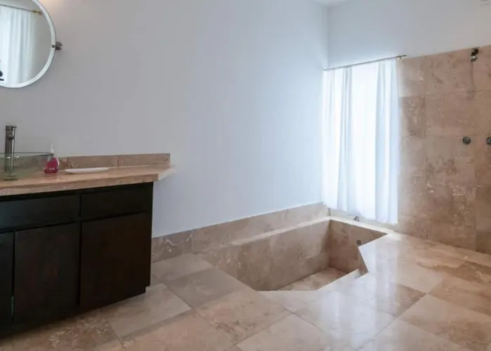 Spacious 6br Bay-side Waterfront Villa San Pedro (Ambergris Caye)
