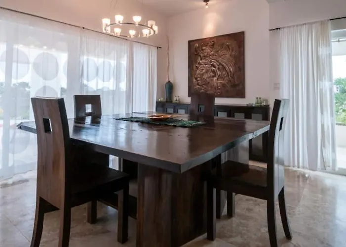 Spacious 6br Bay-side Waterfront