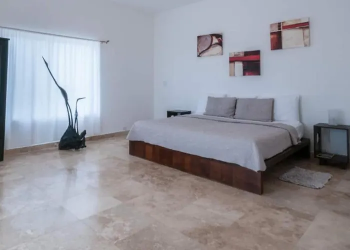 Spacious 6br Bay-side Waterfront Villa *