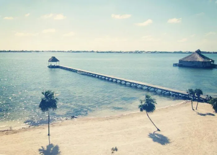 Villa Spacious 6br Bay-side Waterfront San Pedro (Ambergris Caye)